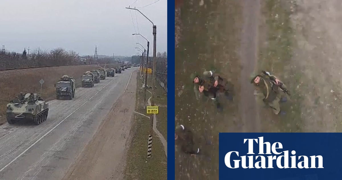 Russian soldiers captured on CCTV disabling surveillance cameras – video