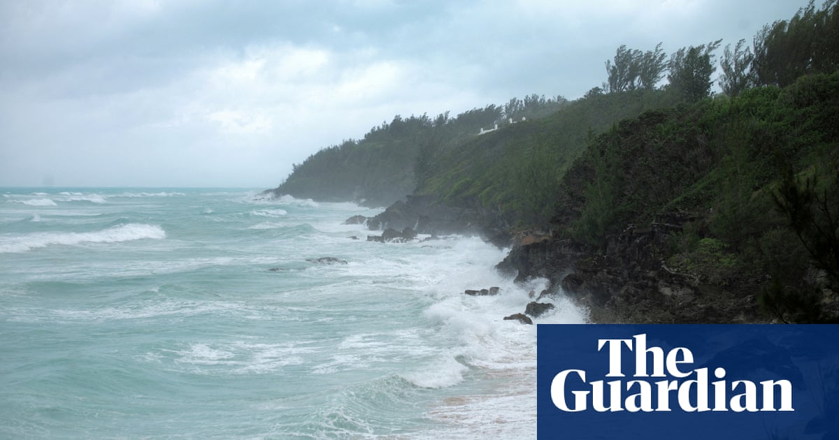 Typhoon Ernesto pummels Bermuda with 35ft waves and prime winds Typhoon Ernesto pummels Bermuda with 35ft waves and prime winds