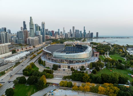 Чикагские медведи играют в солдата