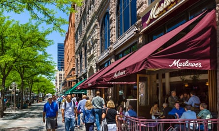 Sidewalk cafe on the pedestrianised 16th Street Mall in downtown Denver, Colorado, USA