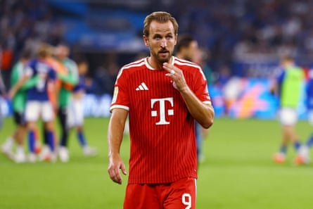 Harry Kane leaves the field after Bayern Munich’s draw at Schalke