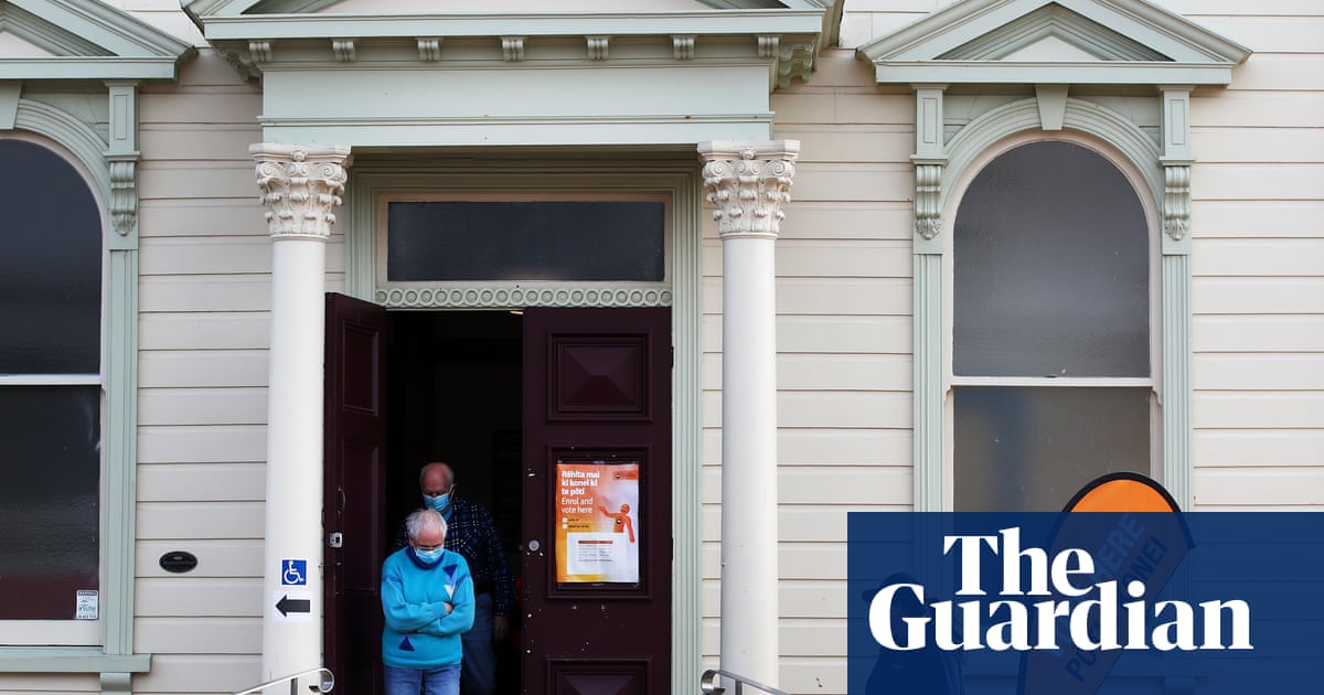 ‘So hacked off’: as election nears, New Zealanders despair at the main parties – and Opportunity knocks