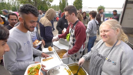 Refugee Community Kitchen: feeding refugees in Calais - video