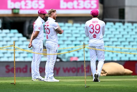 Ben Stokes and England teammates inspect the SCG pitch ahead of the fifth Ashes Test against Australia