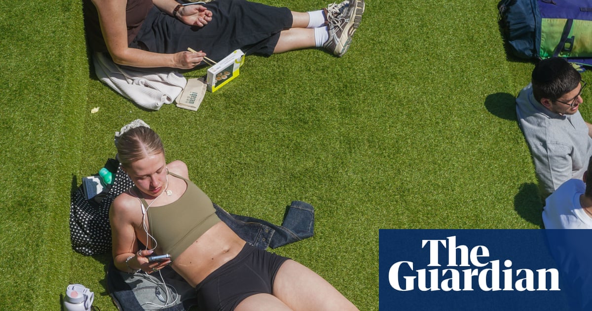 ‘Hotter than Hawaii’: London and East Anglia expected to reach 27C on Friday ‘Hotter than Hawaii’: London and East Anglia expected to reach 27C on Friday