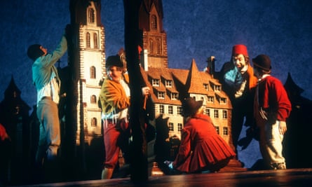 A scene from Die Meistersinger von Nürnberg by Wagner, directed by Graham Vick at the Royal Opera House, London, 1997.