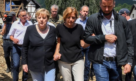 Angela Merkel (L) and Rhineland-Palatinate state premier Malu Dreyer in the the flood-ravaged village of Schuld.