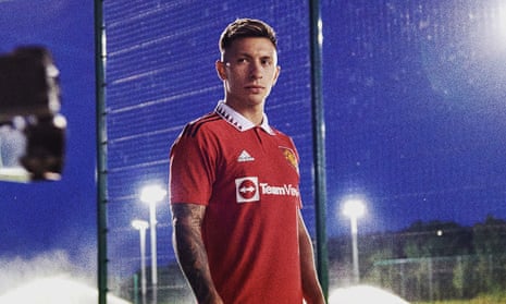 Manchester United complete Lisandro Martínez signing for initial £48.3m | Manchester United | The Guardian