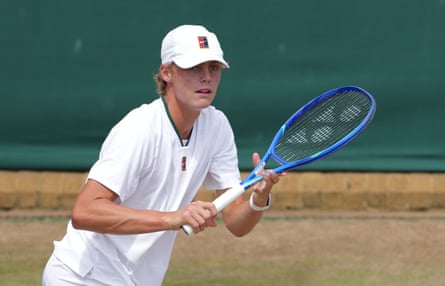 Cruz Hewitt keeps his eyes on the ball on Friday