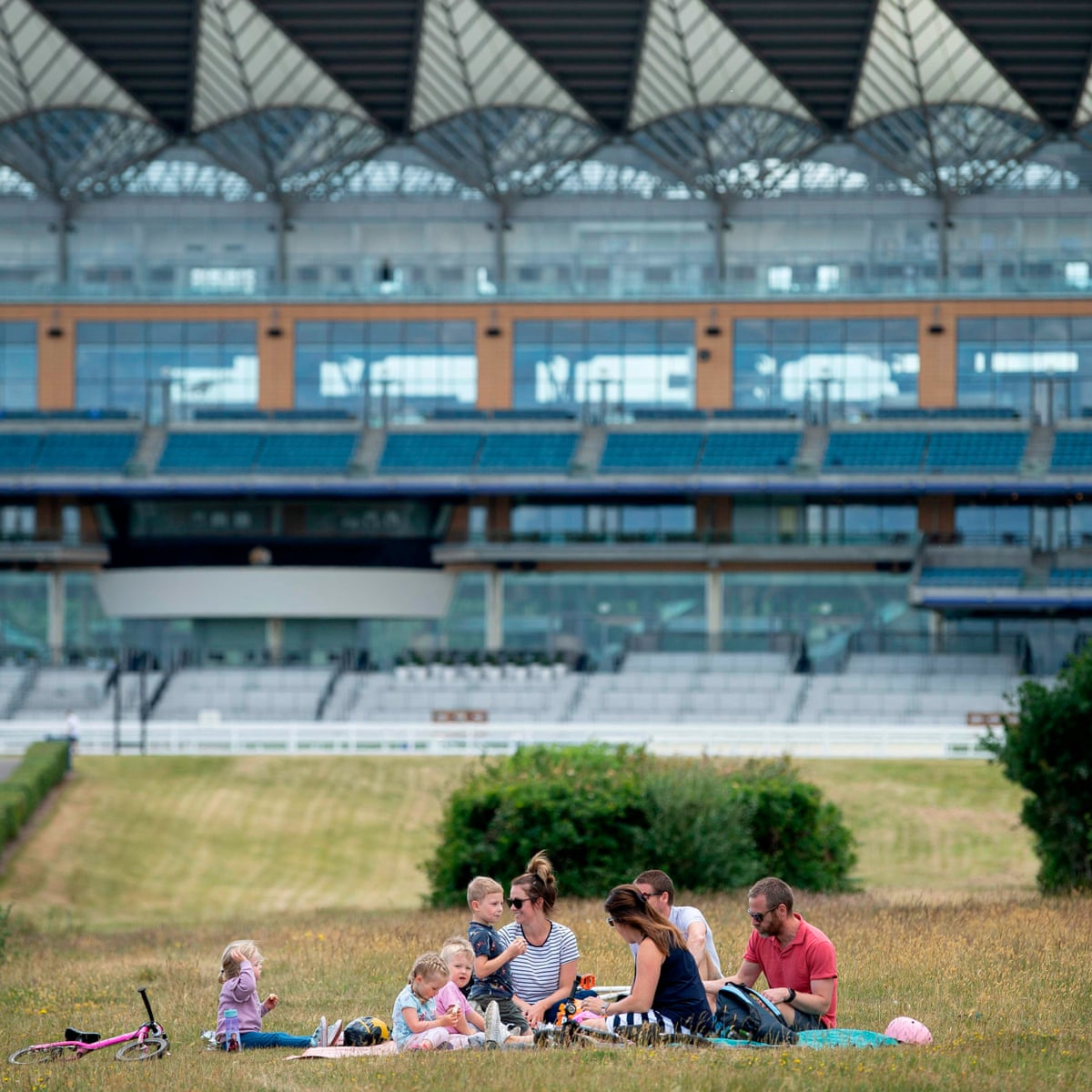 Horse Racing Desperately Needs This Fan Free Royal Ascot To Be A One Off Royal Ascot The Guardian