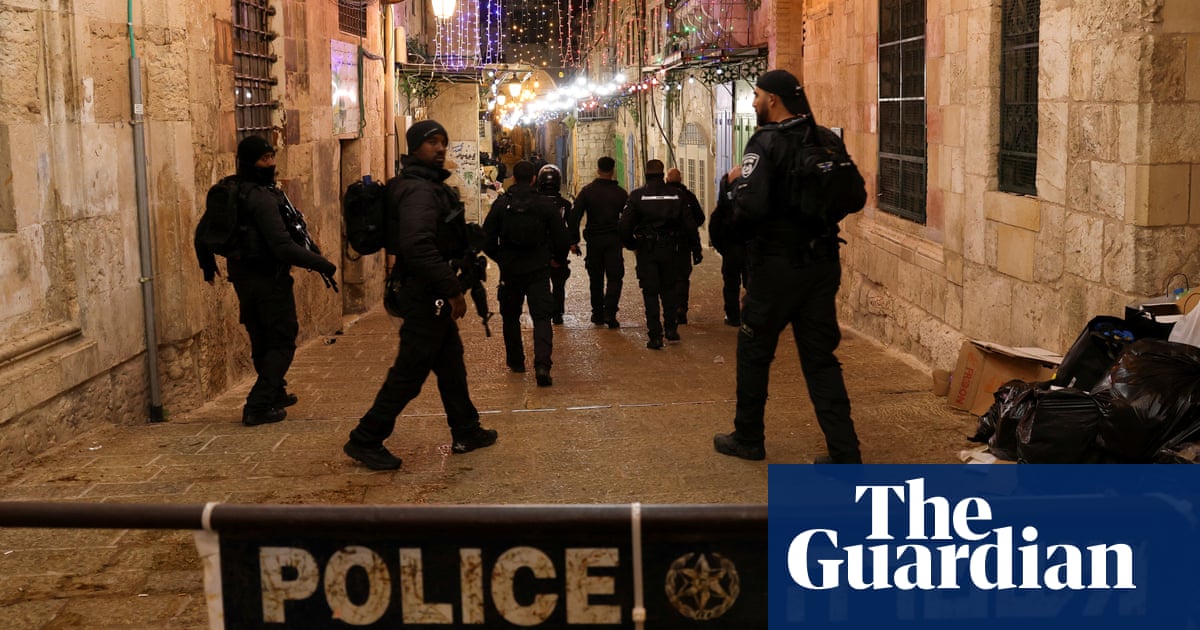 Man shot dead by police near Jerusalem's al-Aqsa mosque