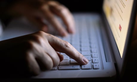 Prolífica banda de cibercrimen interrumpida por una operación conjunta del Reino Unido, EE. UU. y la UE Prolífica banda de cibercrimen interrumpida por una operación conjunta del Reino Unido, EE. UU. y la UE