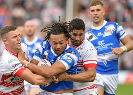 Alex Young i aksjon for Workington