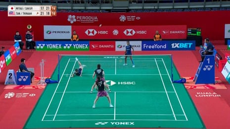 Epic 211-shot badminton rally delights fans in Malaysia – video