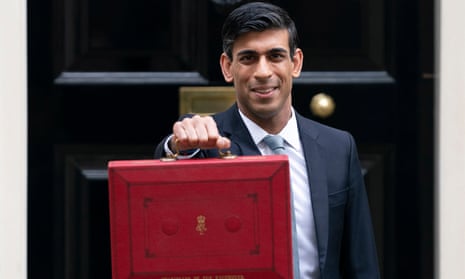 Rishi Sunak holding the ministerial red box in front of 11 Downing Street
