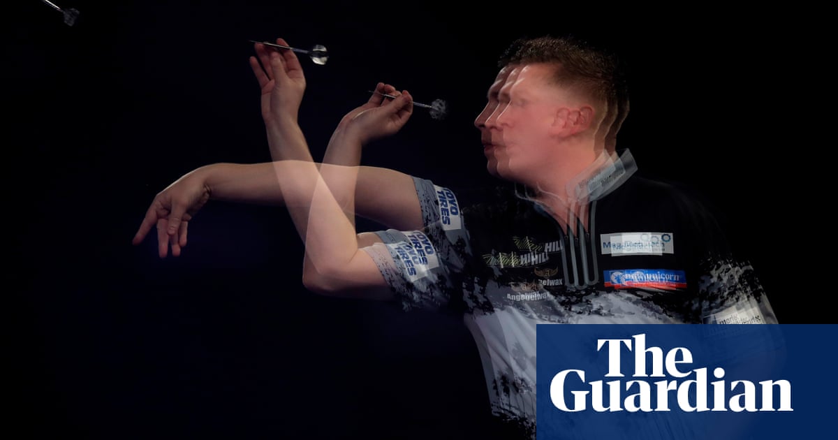 PDC World Championships: Chris Dobey digs deep to beat Jeff Smith