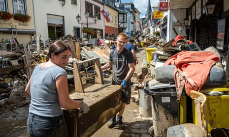 Volunteers and residents clear up in Bad Neuenahr-Ahrweiler