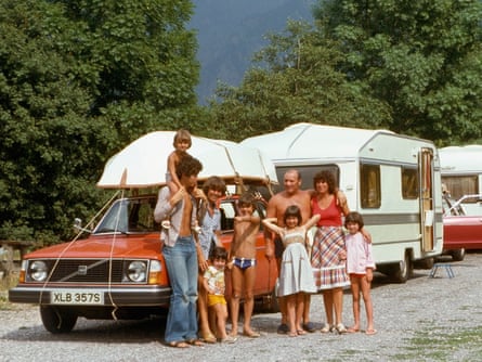 Daniel Sayers and his family alongside their Volvo estate in the 1970s
