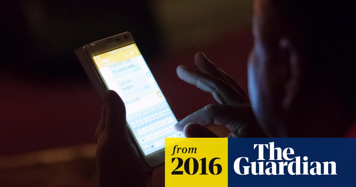 US cinema chain might introduce 'texting-friendly' screens | Film ...