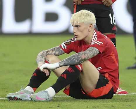Manchester United agree £40m fee with Chelsea for sale of Alejandro Garnacho | Transfer window | The Guardian