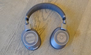 Plantronics BackBeat Pro 2 review - table top