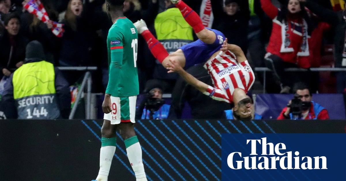 Atlético Madrid ease past Lokomotiv Moscow despite Trippier penalty miss
