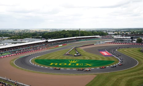 Sudut Luffield di lap pembuka selama Grand Prix Inggris 2023 di Silverstone