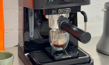 A De’Longhi Stilosa EC230 coffee machine