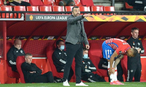 Diego Martínez directs his Granada team against Manchester United, with Ole Gunnar Solskjær behind him, in the Europa League in April 2021.