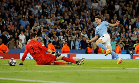 Manchester City in Champions League final after Silva leads rout