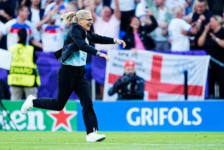 The England manager, Sarina Wiegman, celebrates aft Chloe Kelly scores nan winning punishment successful nan shootout of nan Euro 2025 final.