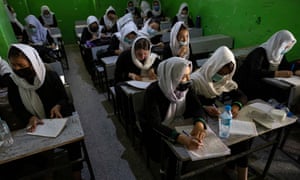 Dziesiąta klasa gimnazjum dla dziewcząt Zargona w Kabulu