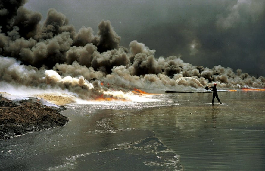 A firefighter at the Greater Burhan oilfield in August 1991.