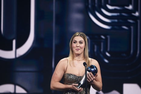 England and Manchester United goalkeeper Mary Earps delivers a speech after receiving her award.