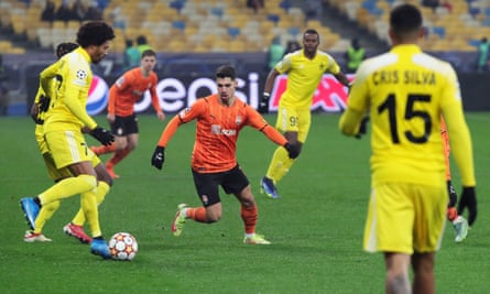 Manor Solomon playing for Shakhtar in December 2021