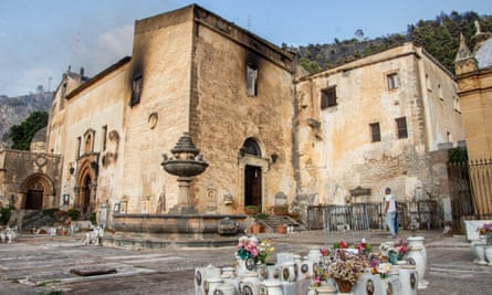 Palermo'daki Santa Maria di Gesu manastırı yangında yok oldu