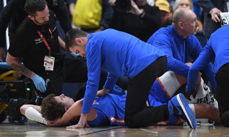 Florida players in tears as Handlogten suffers severe injury in SEC final, College basketball
