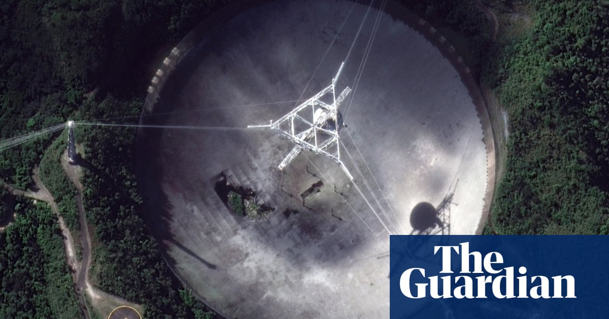 Giant Arecibo radio telescope collapses in Puerto Rico