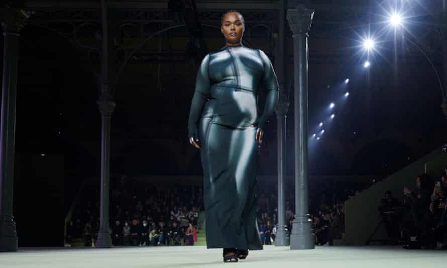 Precious Lee walks the runway during the Balmain Womenswear Fall/Winter 2022-2023 during Paris Fashion Week, 2 March 2022