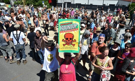 Some European countries are blocking the attempt to give glyphosate a new 10-year licence. 