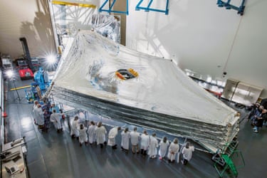 The sunshield on Nasa’s James Webb Space TelescopeThe sunshield is about the length of a tennis court and was folded up like an umbrella around the Webb telescope’s mirrors and instruments during launch