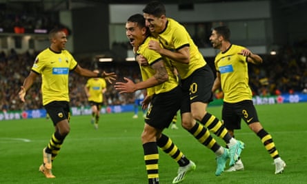 Ponce ruins Brighton’s European debut to snatch victory for AEK Athens | Europa League 5 Ezequiel Ponce celebrates his late goal to earn AEK Athens a thrilling victory