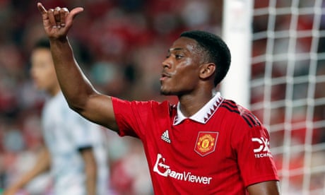 Anthony Martial celebra un gol ante el Liverpool en Bangkok