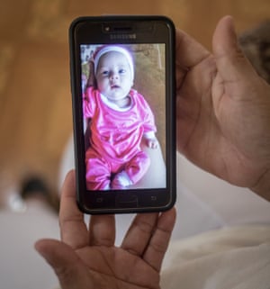 Yamilet shows a picture of Yaretzi.