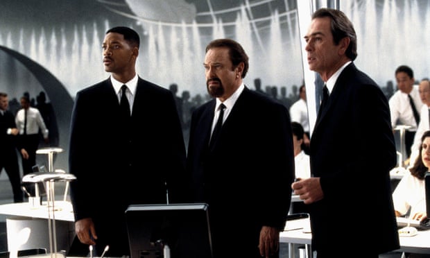 Rip Torn, centre, with Will Smith, left, and Tommy Lee Jones in Men in Black, 1997.