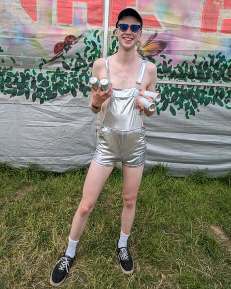 Charlie at the Glastonbury festival 2023 in his Carly Rae Jepsen-inspired outfit.
