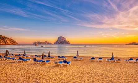 Sunset on Cala d´Hort beach IbizaBeautiful beach, boats and Es Vedrà