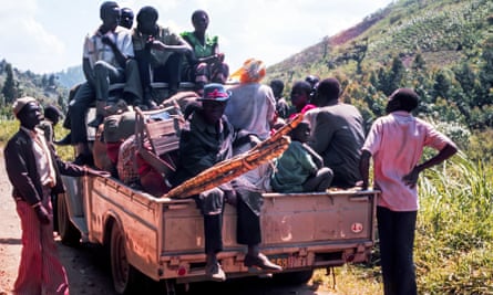 Bradt hitchhiking in Rwanda, heading for the Virunga volcanoes, in 1976.