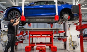 Mark Vasquez, who worked at Tesla from 2015 to July 2016: âTalking to other workers about unionizing was really frowned upon.â