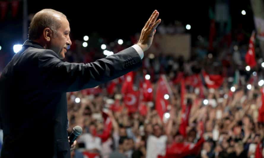 Erdogan greets supporters in Istanbul